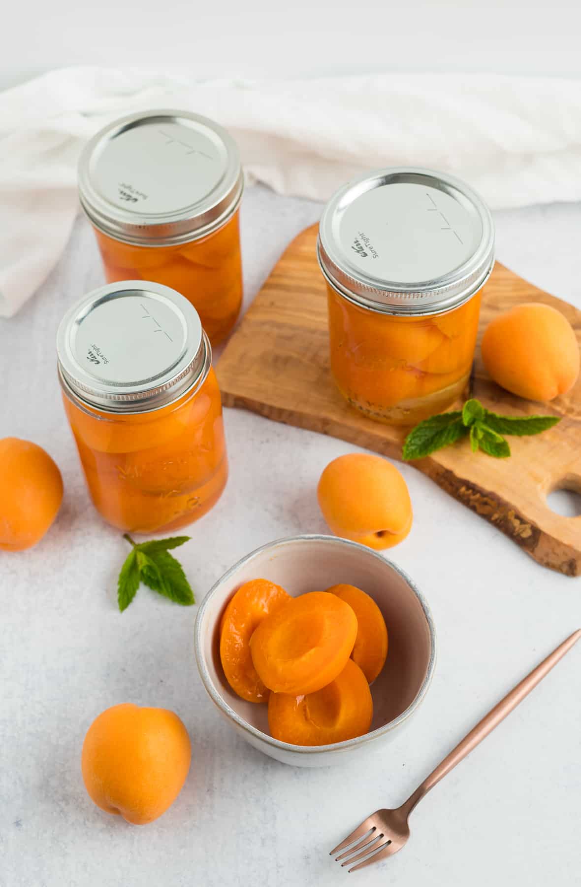 How to make preserved apricots?