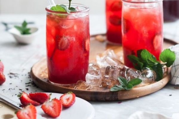 health benefits of strawberry hibiscus tea