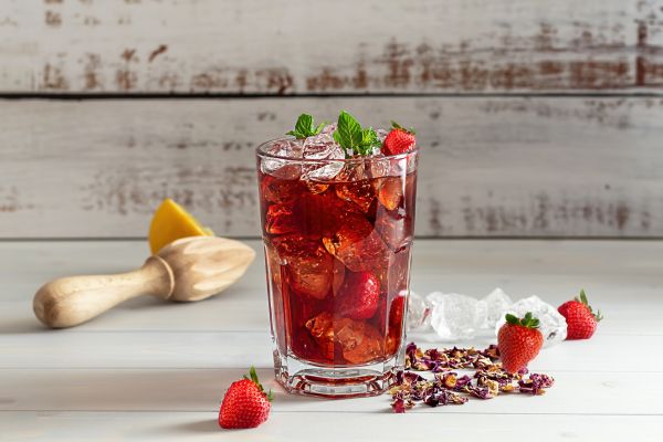 health benefits of strawberry hibiscus tea
