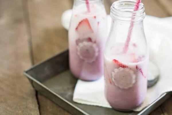 Iced strawberry hibiscus tea latte
