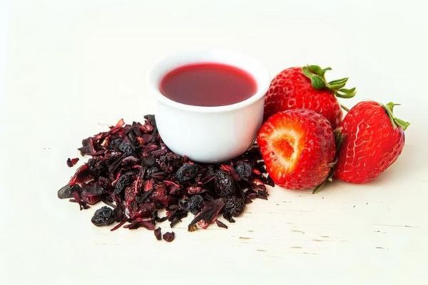hibiscus tea pairs well with strawberries
