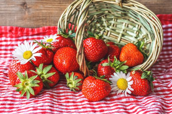 nutrition of strawberries