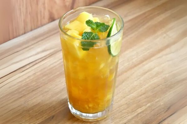 Refreshing mango oolong tea