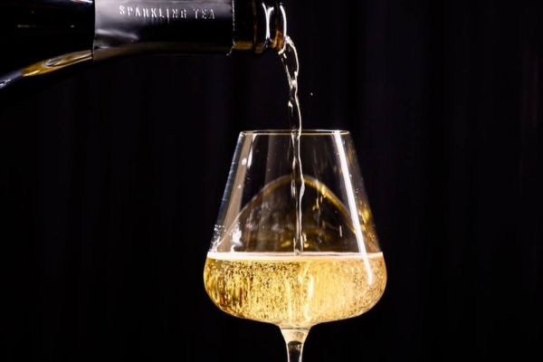 sparkling tea as an alternative to alcohol